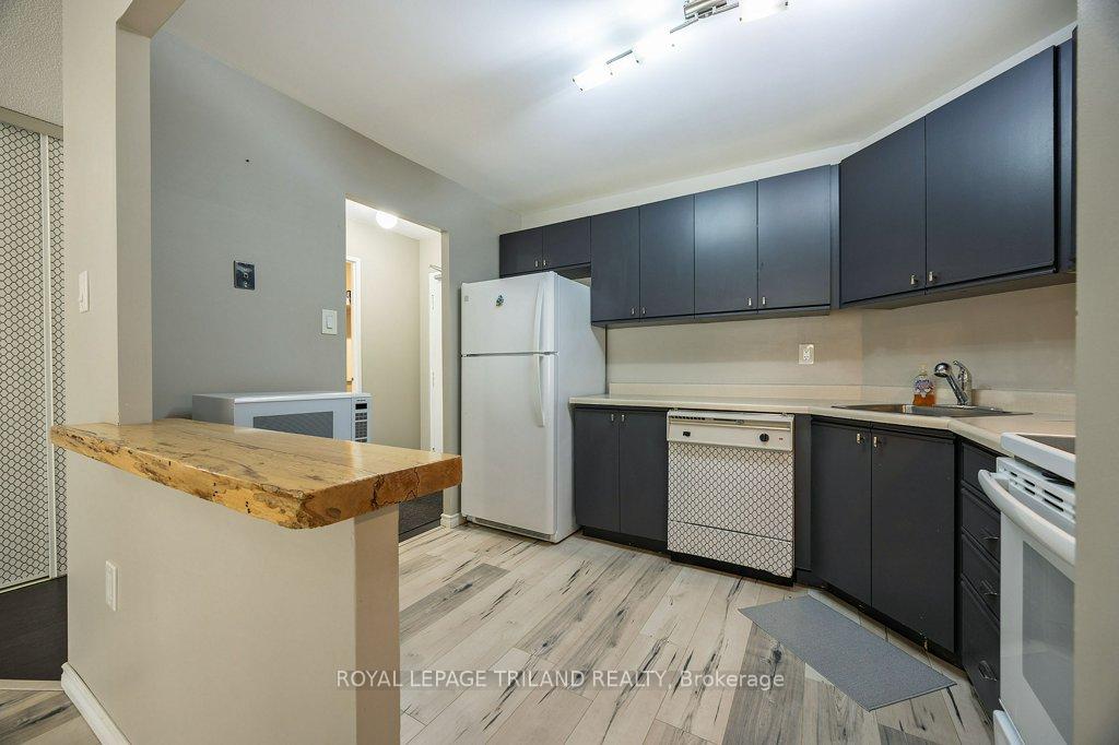 Photo 10 of Unit 902, 858 Commissioners Road E, London, South H — HOMEH