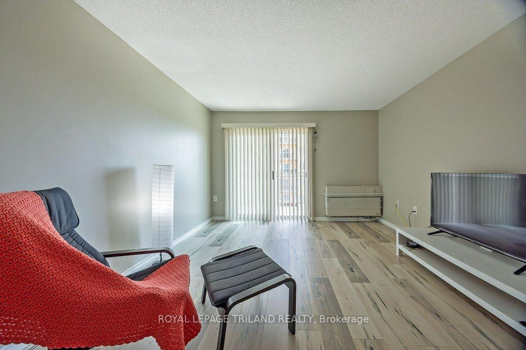Photo 16 of Unit 902, 858 Commissioners Road E, London, South H — HOMEH