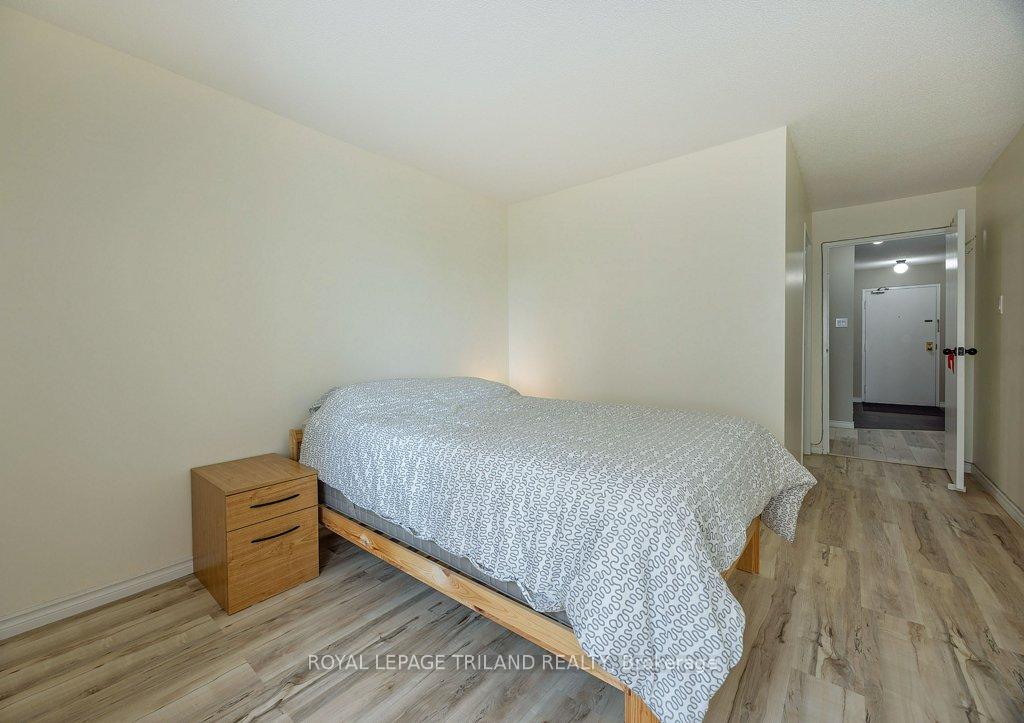 Photo 20 of Unit 902, 858 Commissioners Road E, London, South H — HOMEH