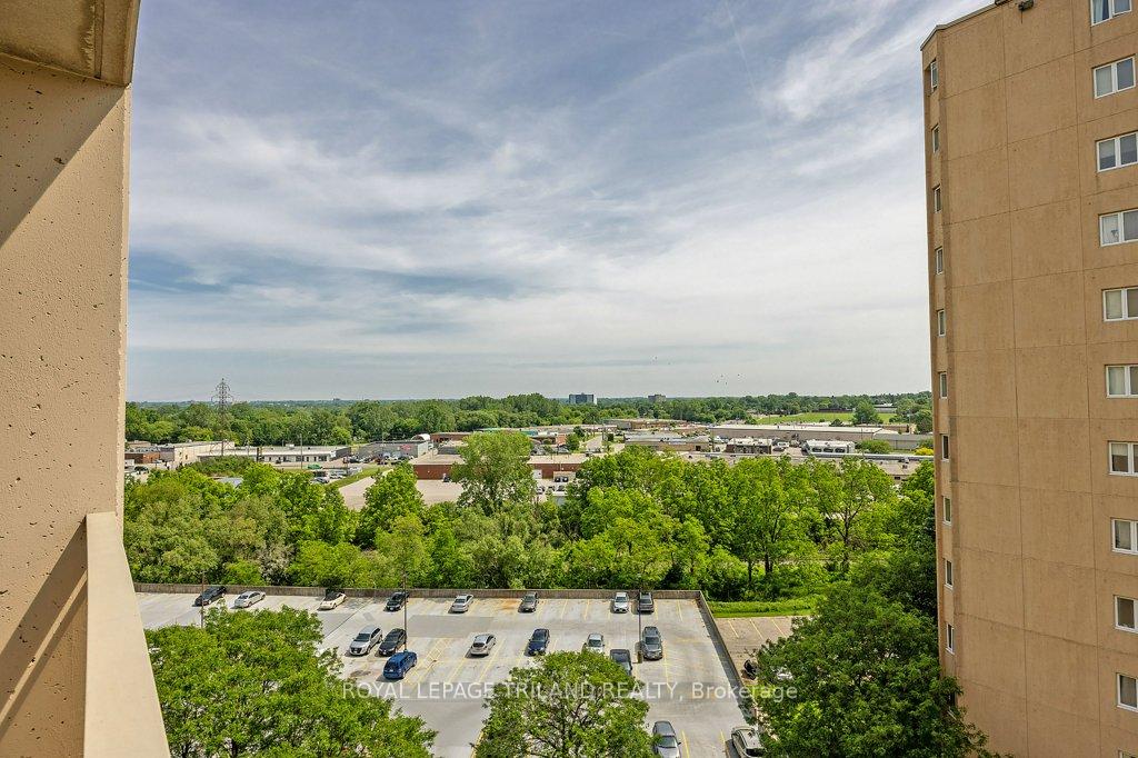 Photo 26 of Unit 902, 858 Commissioners Road E, London, South H — HOMEH