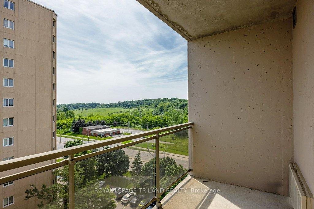 Photo 27 of Unit 902, 858 Commissioners Road E, London, South H — HOMEH