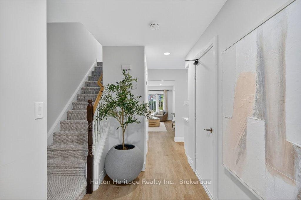 Photo 3 of 14 Brucedale Avenue E, Hamilton, Centremount — HOMEH