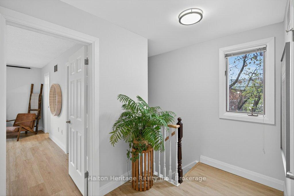 Photo 15 of 14 Brucedale Avenue E, Hamilton, Centremount — HOMEH