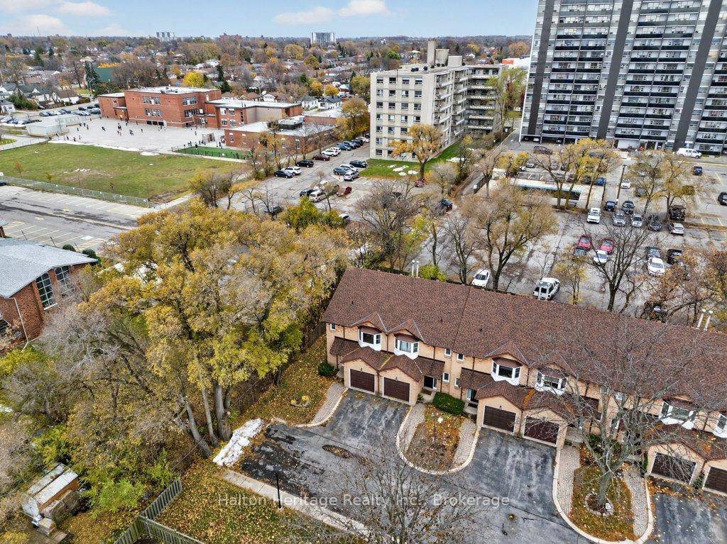 Photo 32 of 14 Brucedale Avenue E, Hamilton, Centremount — HOMEH