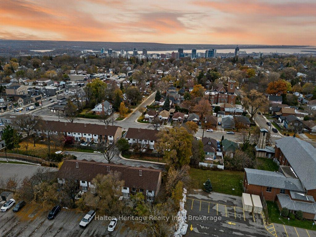 Photo 34 of 14 Brucedale Avenue E, Hamilton, Centremount — HOMEH