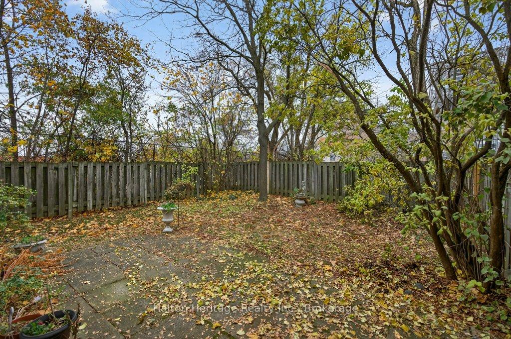 Photo 38 of 14 Brucedale Avenue E, Hamilton, Centremount — HOMEH