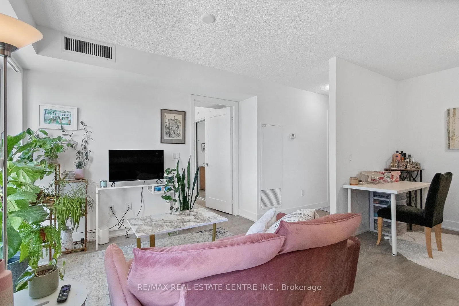 Photo 9 of Unit 425, 9 Mabelle Avenue, Etobicoke, Islington-City Centre West — HOMEH