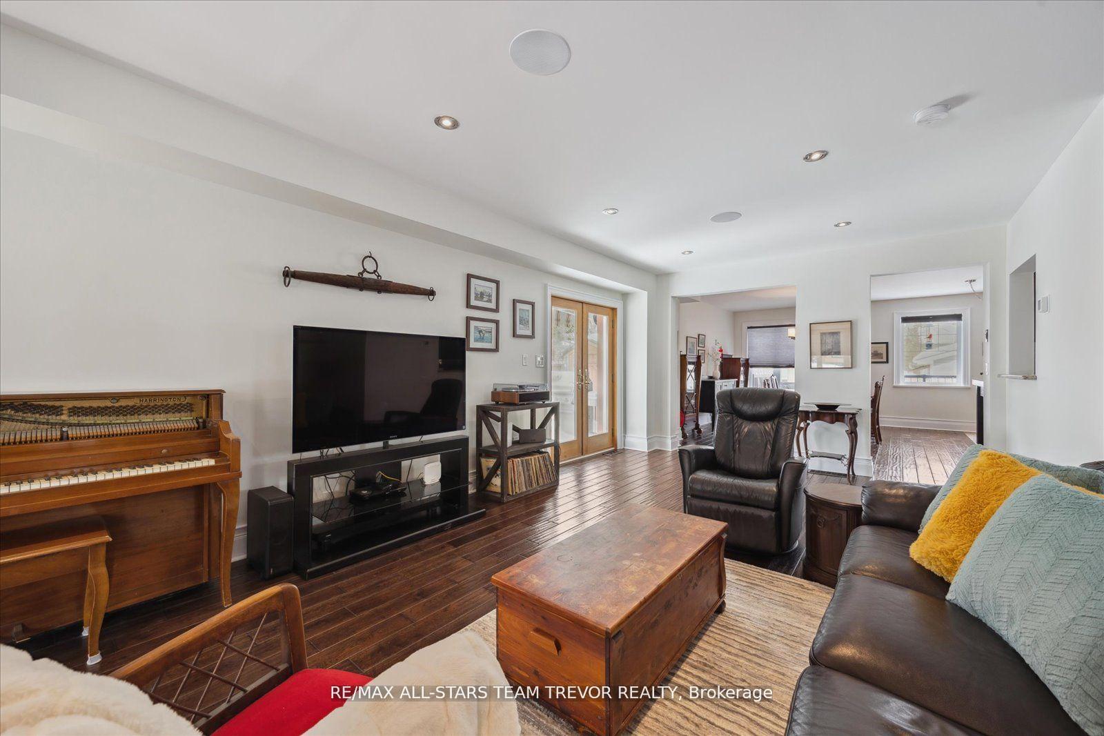 Photo 3 of 27 Corbett Crescent, Aurora, Aurora Highlands — HOMEH