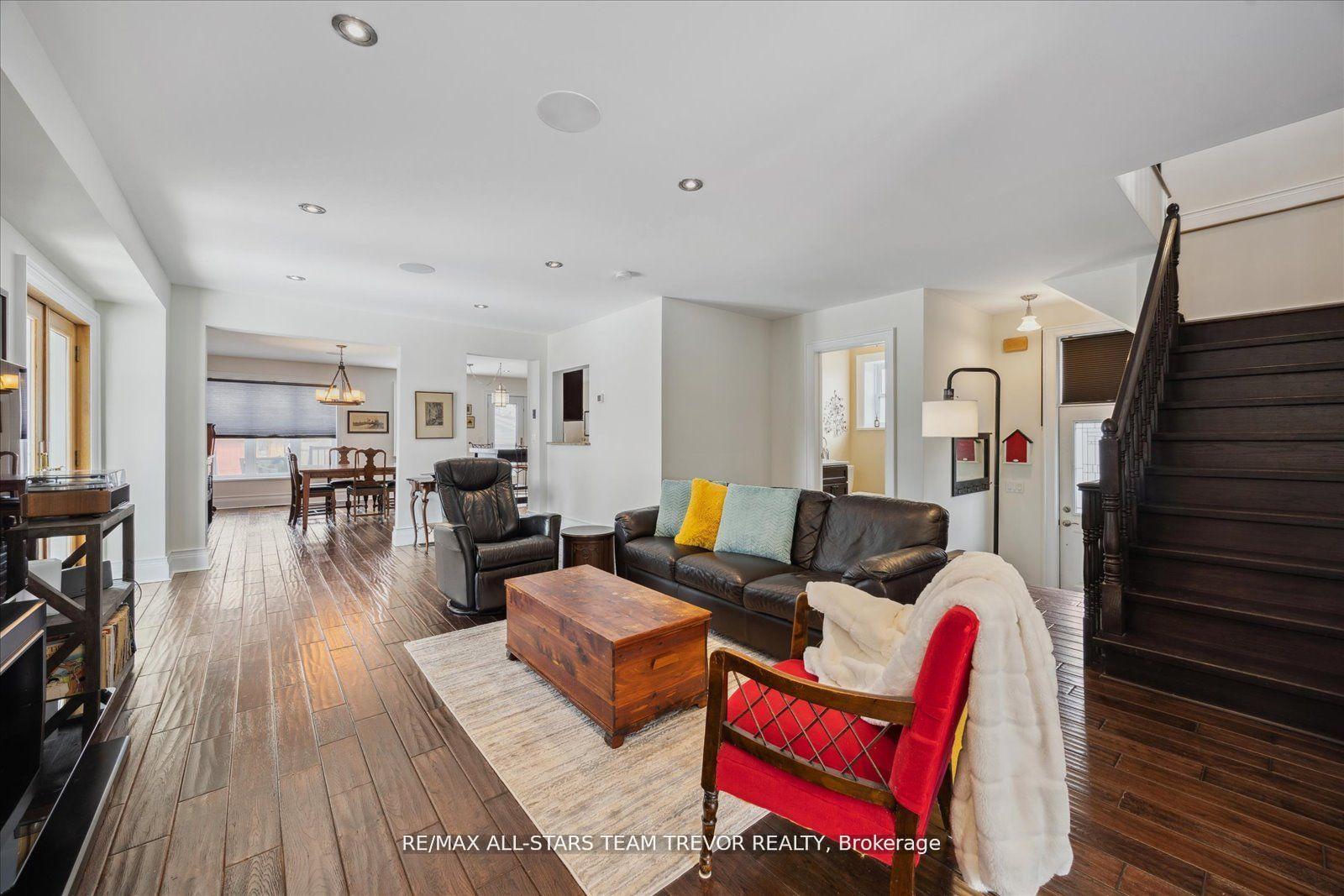 Photo 2 of 27 Corbett Crescent, Aurora, Aurora Highlands — HOMEH