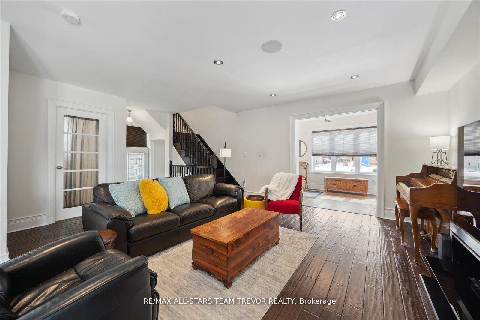Photo 5 of 27 Corbett Crescent, Aurora, Aurora Highlands — HOMEH
