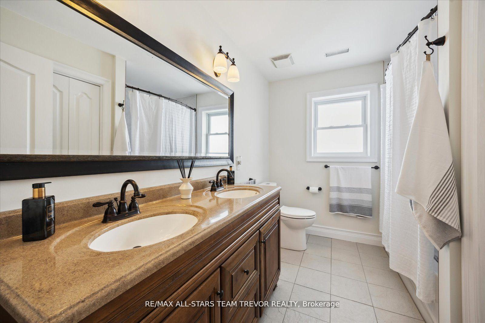 Photo 22 of 27 Corbett Crescent, Aurora, Aurora Highlands — HOMEH