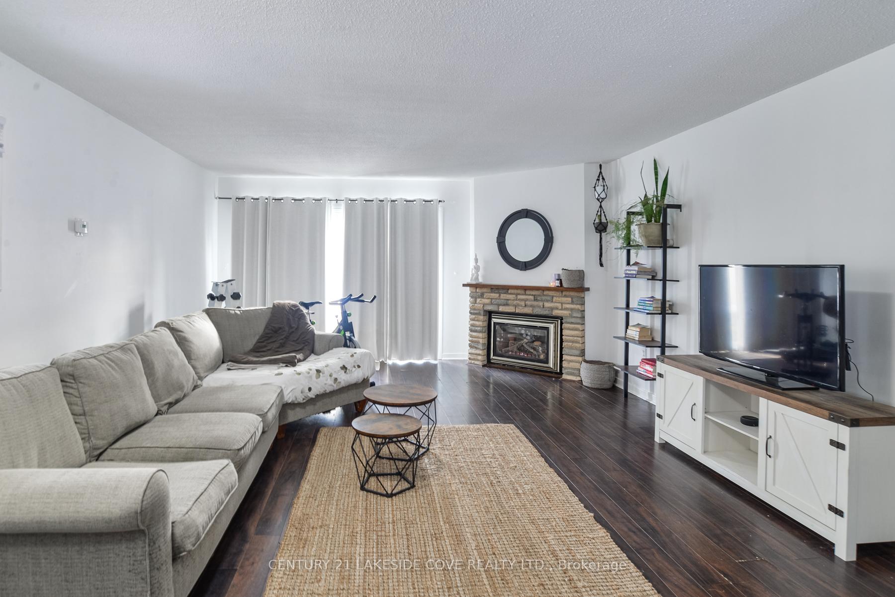 Photo 5 of Unit Unit 5, 4 Paradise Boulevard E, Ramara, Rural Ramara — HOMEH