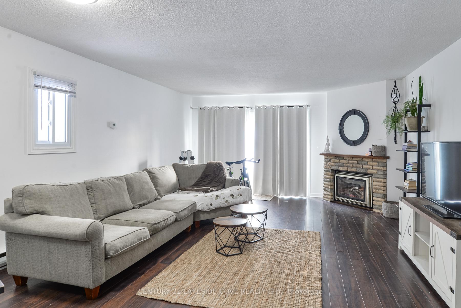 Photo 7 of Unit Unit 5, 4 Paradise Boulevard E, Ramara, Rural Ramara — HOMEH