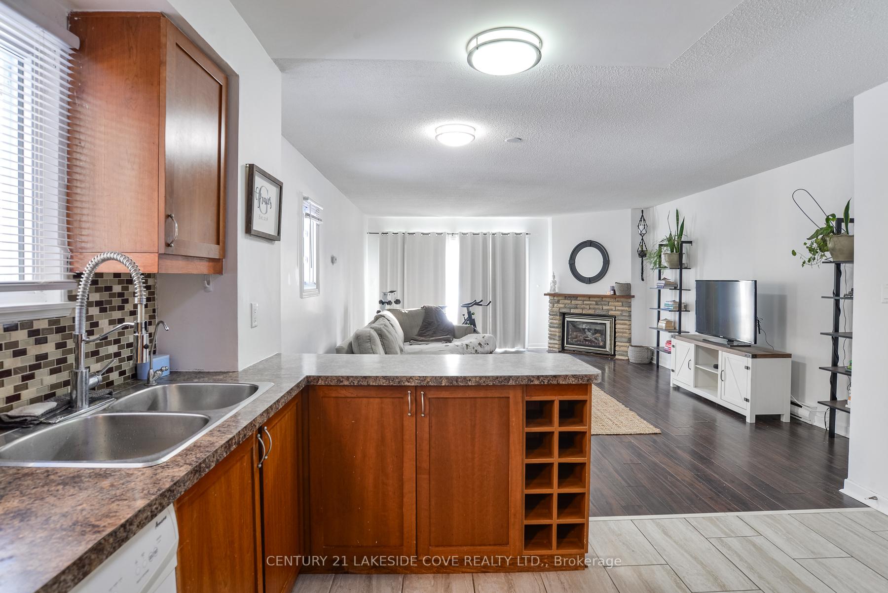 Photo 9 of Unit Unit 5, 4 Paradise Boulevard E, Ramara, Rural Ramara — HOMEH