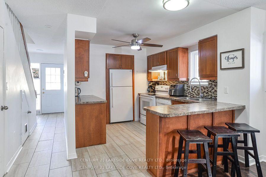 Photo 10 of Unit Unit 5, 4 Paradise Boulevard E, Ramara, Rural Ramara — HOMEH