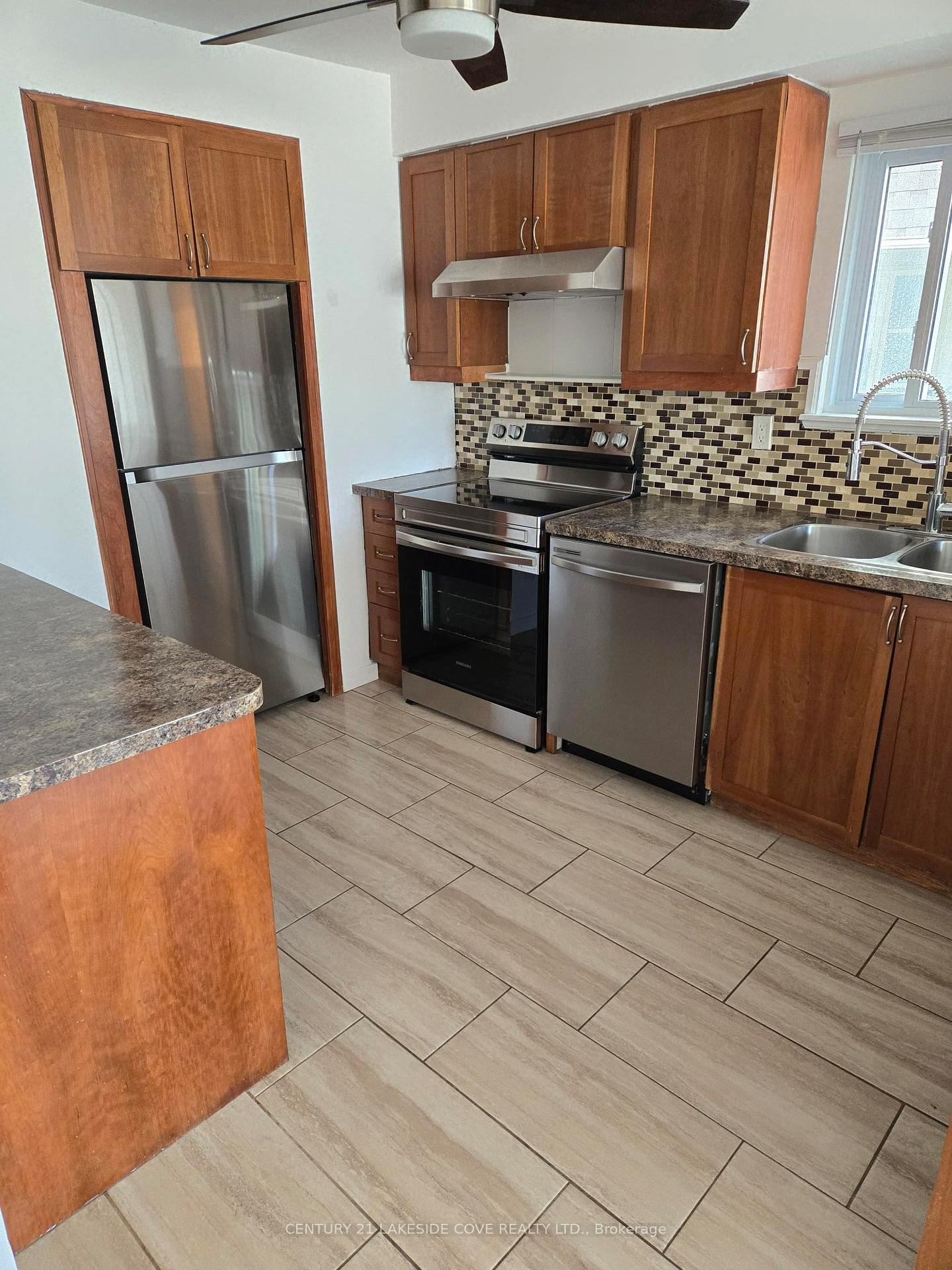 Photo 11 of Unit Unit 5, 4 Paradise Boulevard E, Ramara, Rural Ramara — HOMEH