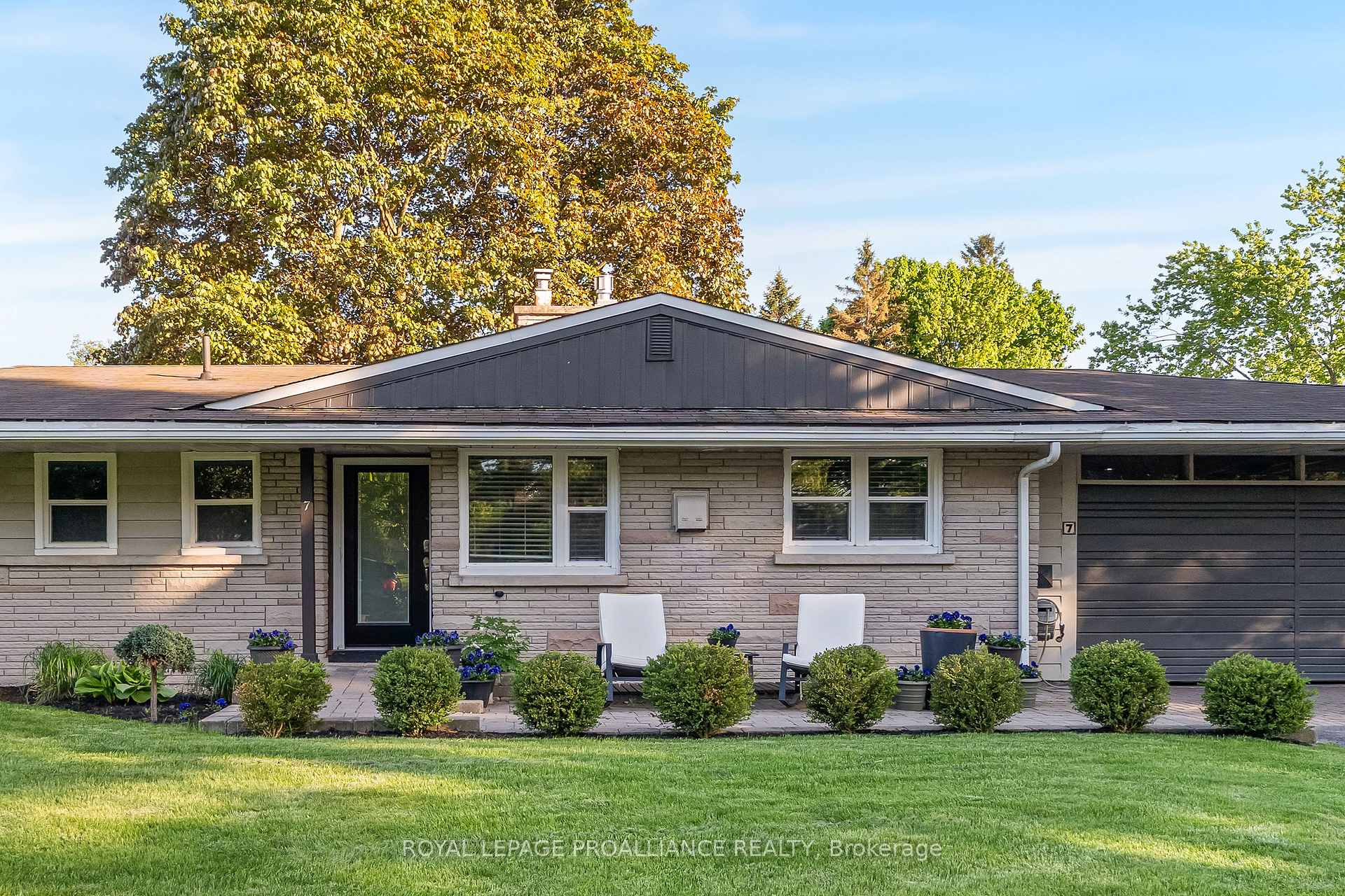 Photo 2 of 7 Hutton Drive, Belleville, Belleville Ward — HOMEH
