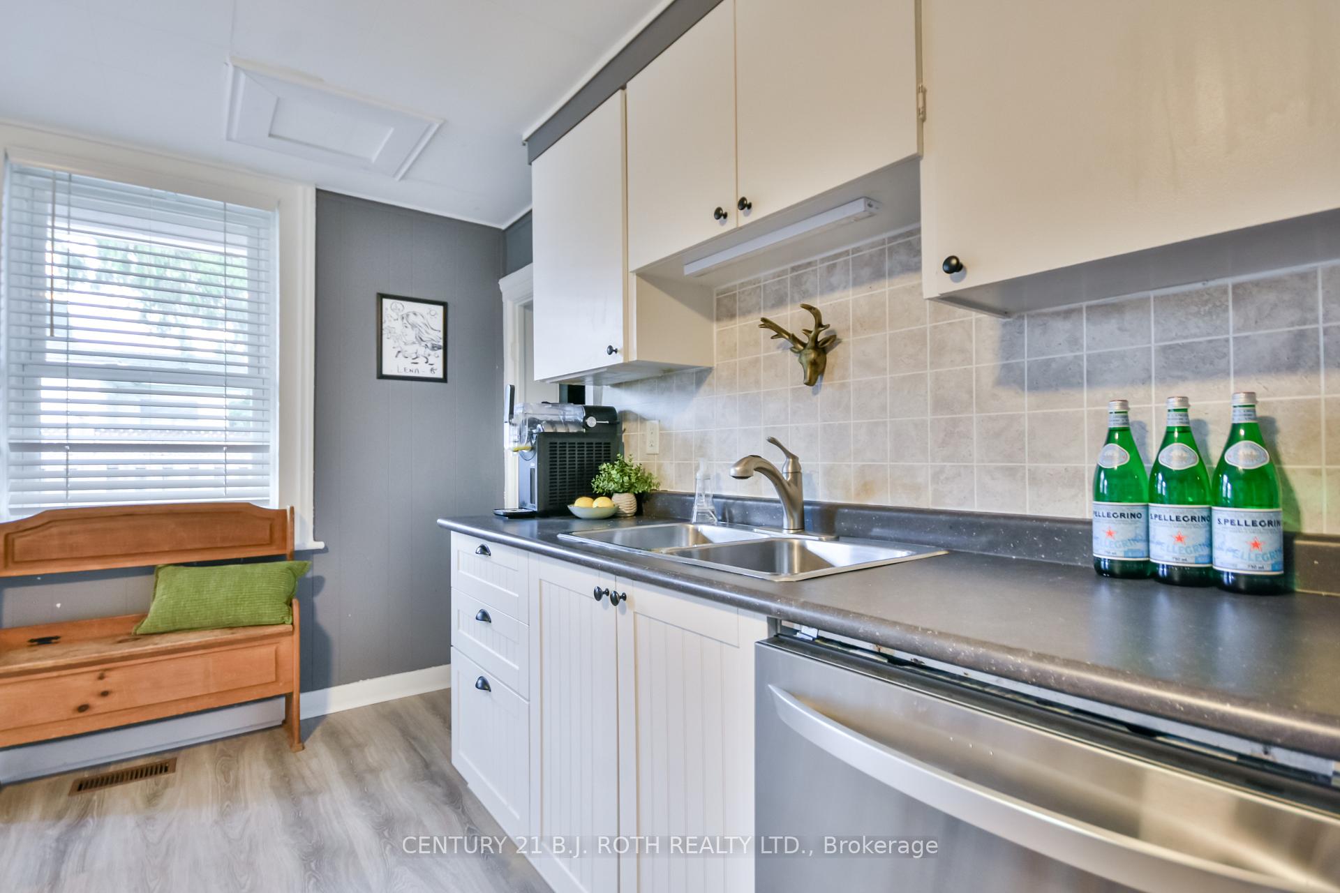 Photo 3 of 86 Henry Street, Barrie, Queen's Park — HOMEH