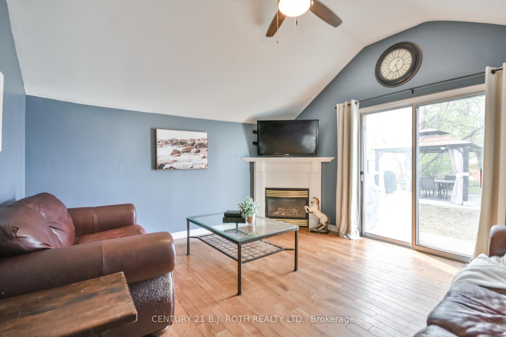Photo 4 of 86 Henry Street, Barrie, Queen's Park — HOMEH