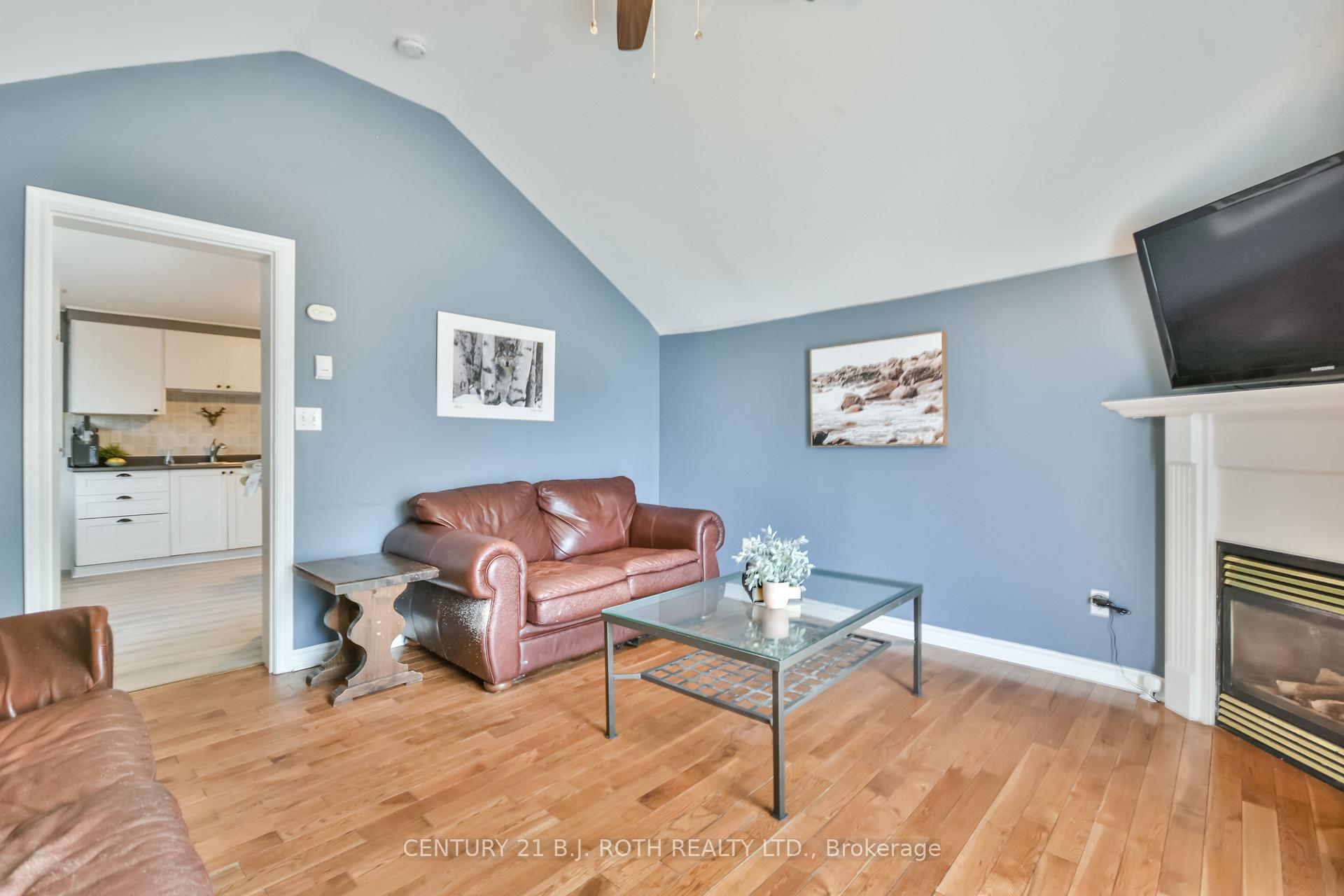 Photo 10 of 86 Henry Street, Barrie, Queen's Park — HOMEH