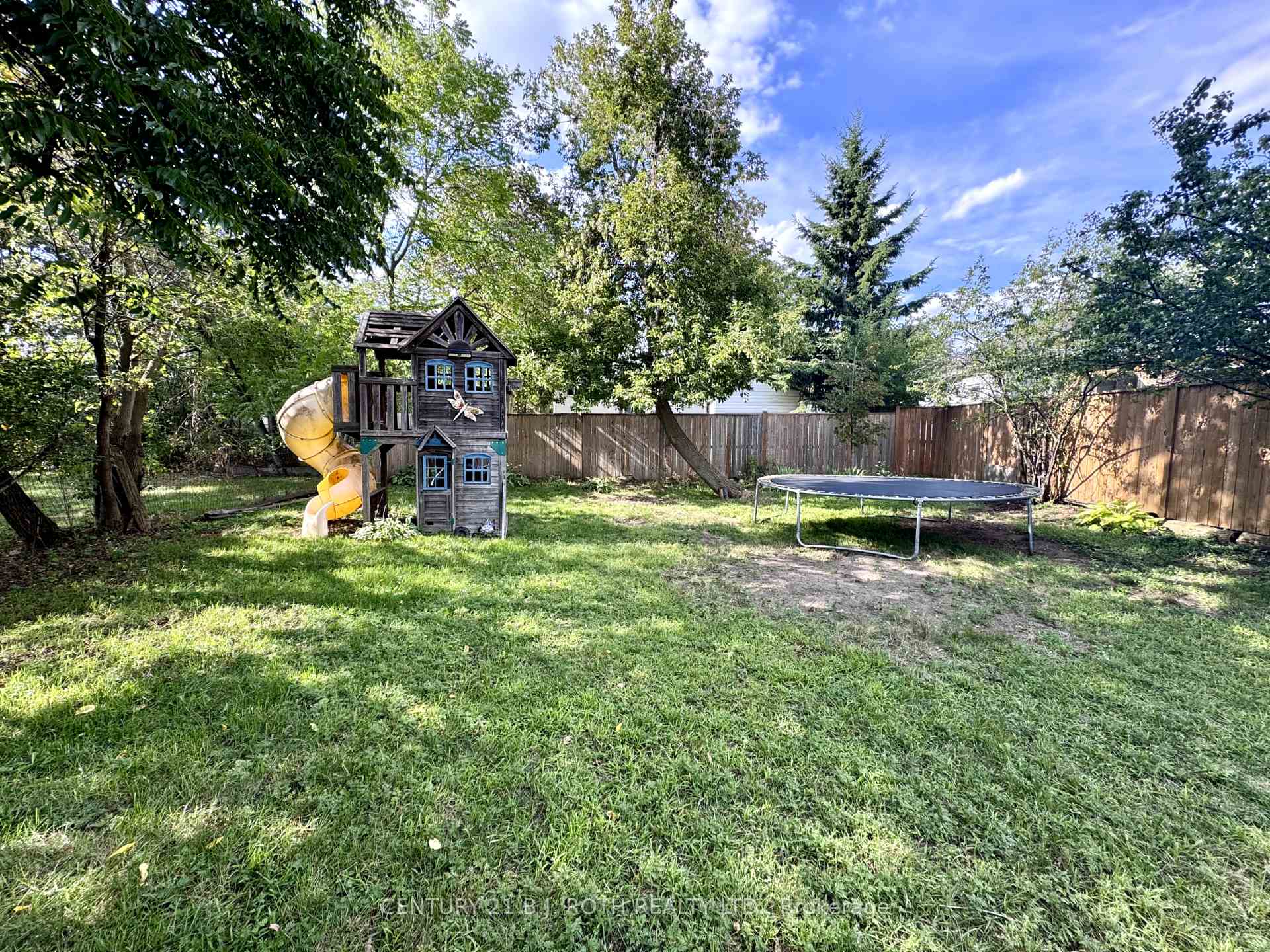 Photo 22 of 86 Henry Street, Barrie, Queen's Park — HOMEH