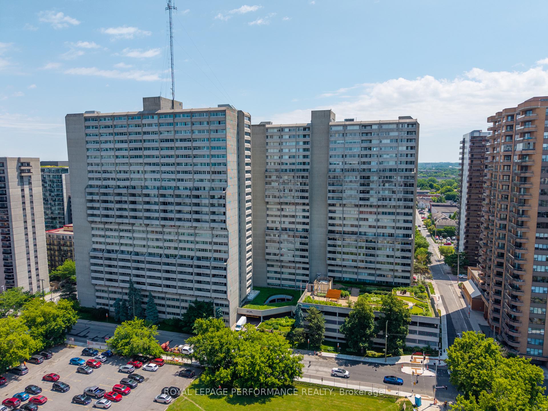 Front of Unit 502, 530 Laurier Avenue W