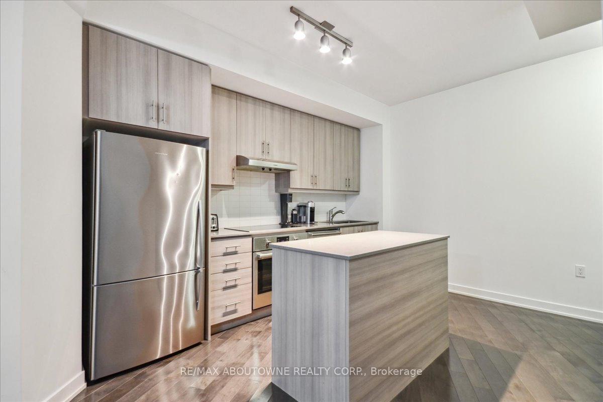 Photo 4 of Unit 304, 1 The Esplanade Drive, Toronto, Waterfront Communities — HOMEH