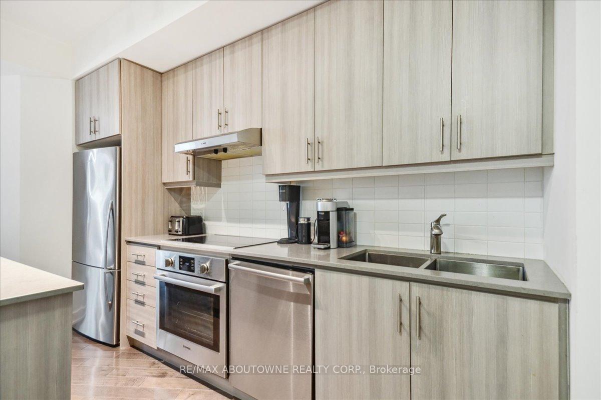 Photo 5 of Unit 304, 1 The Esplanade Drive, Toronto, Waterfront Communities — HOMEH