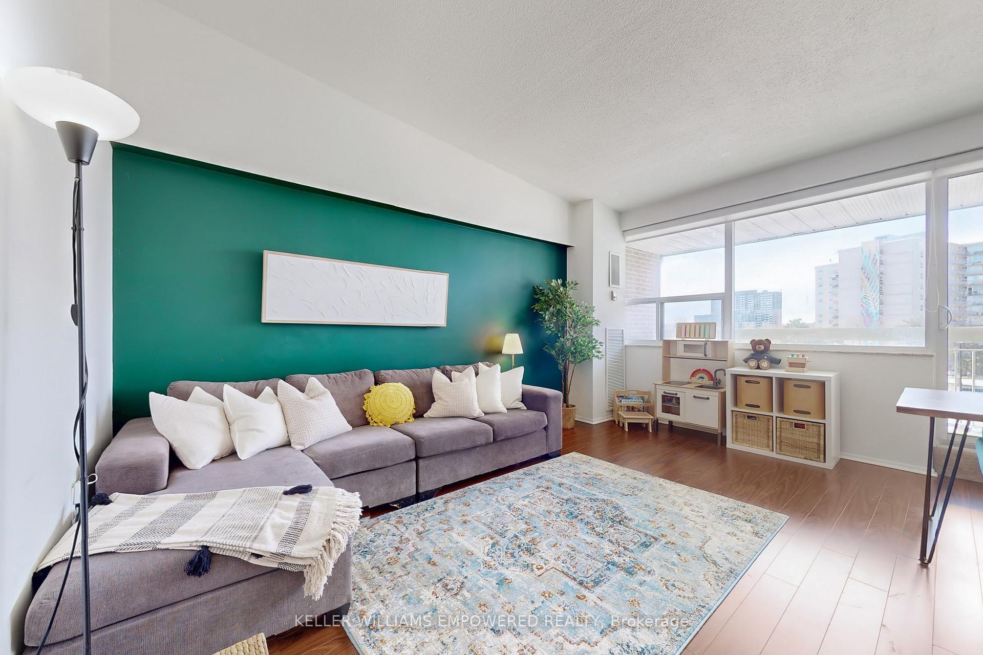 Photo 2 of Unit 416, 4060 Lawrence Avenue E, Scarborough, West Hill — HOMEH