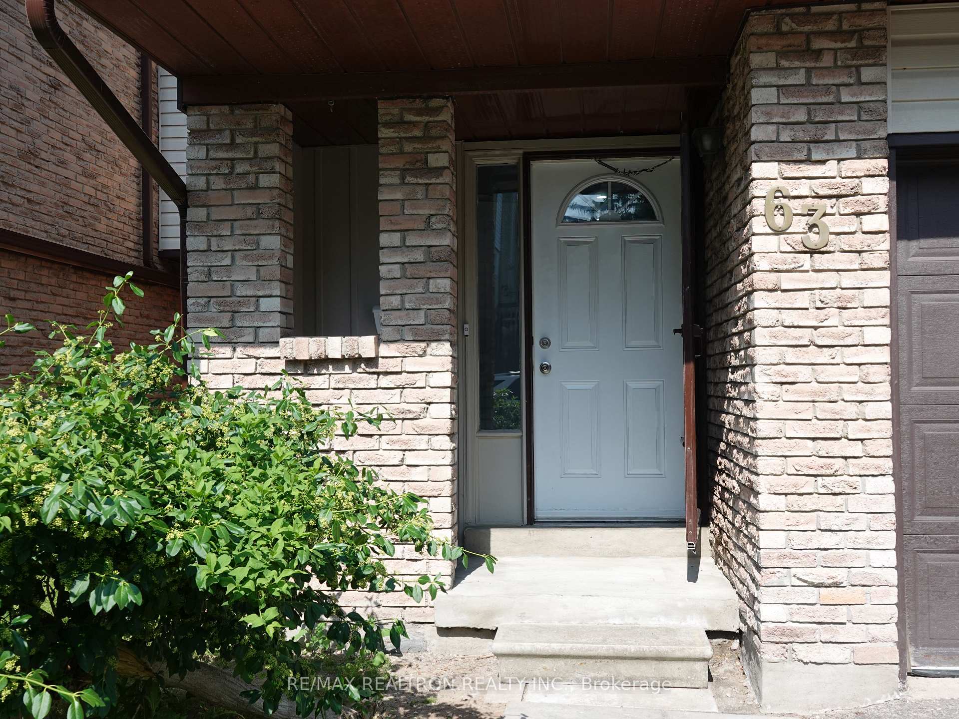 Photo 2 of Unit 63, 1330 Trowbridge Drive, Oshawa, Centennial — HOMEH