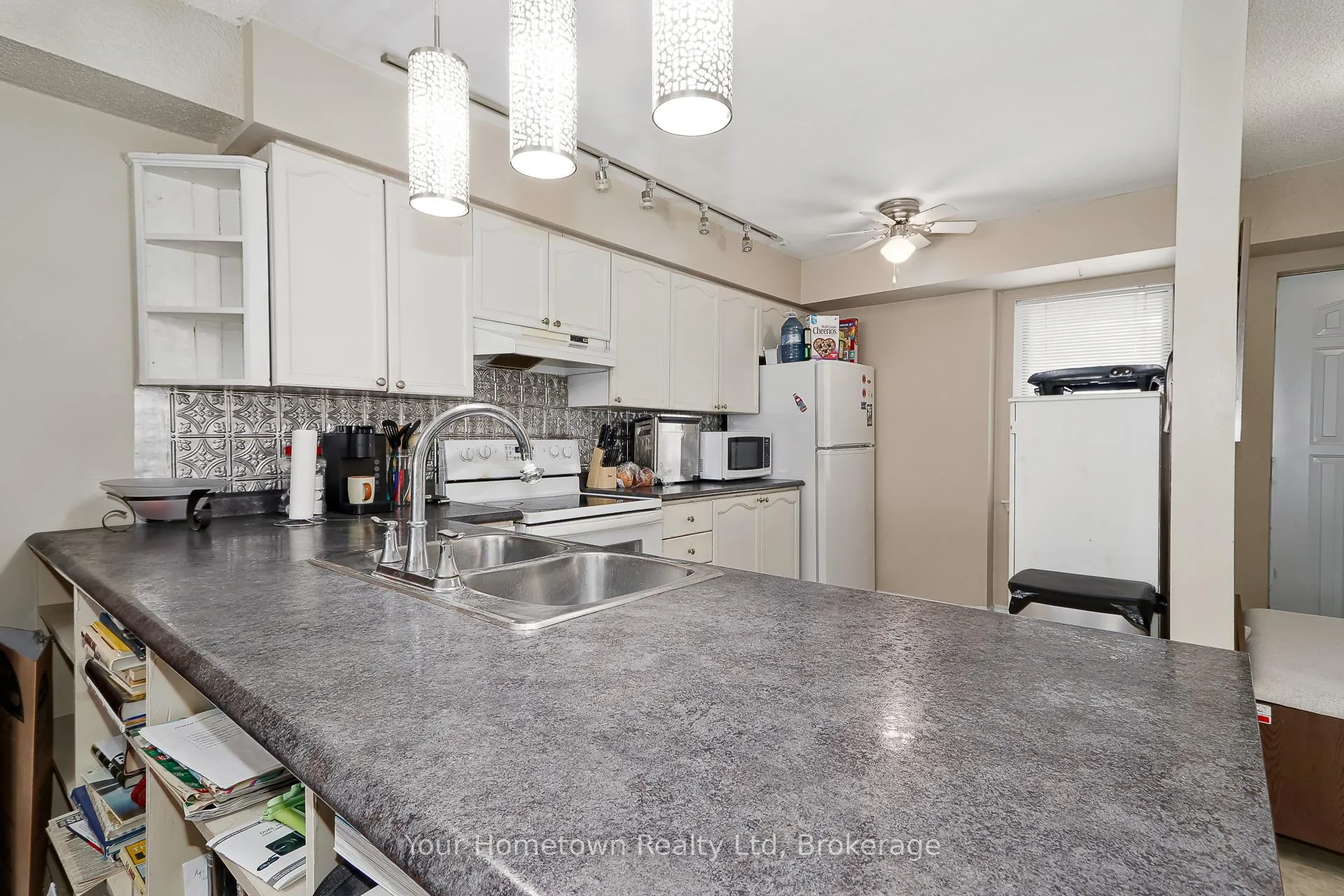 Photo 5 of Unit 9, 10 Mulligan Lane, Wasaga Beach — HOMEH