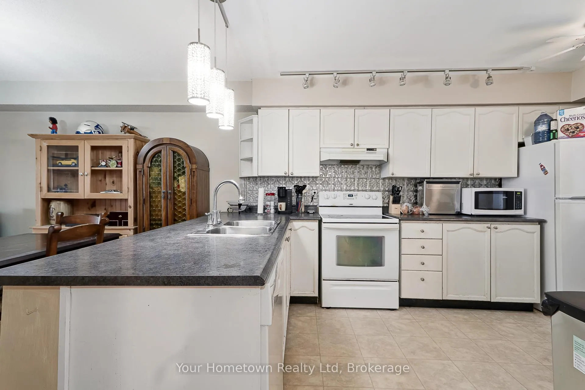 Photo 4 of Unit 9, 10 Mulligan Lane, Wasaga Beach — HOMEH