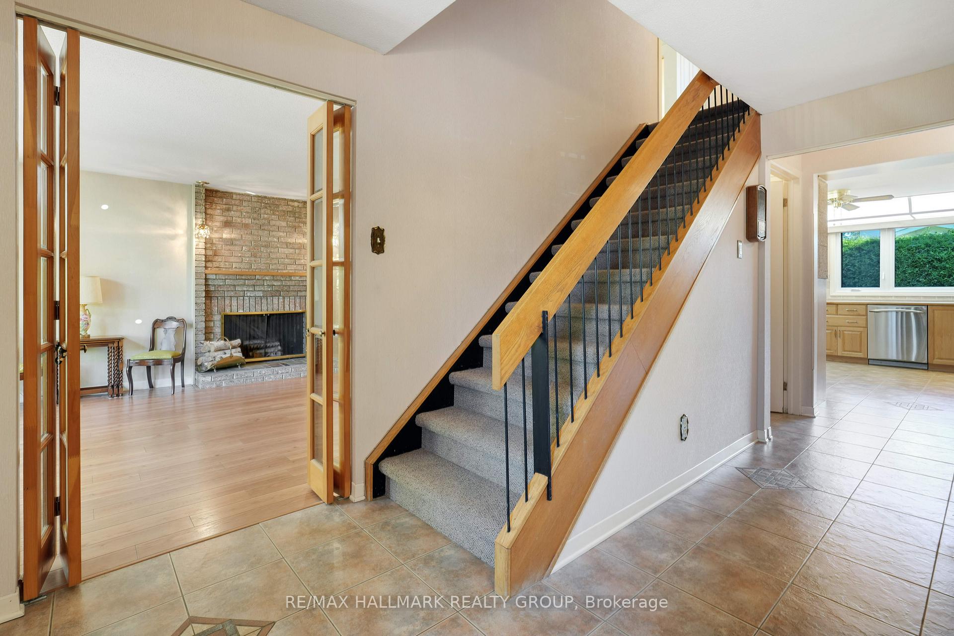 Photo 3 of 1 Northview Road, Ottawa, City View/Skyline/Fisher Heights/Parkwood Hills — HOMEH