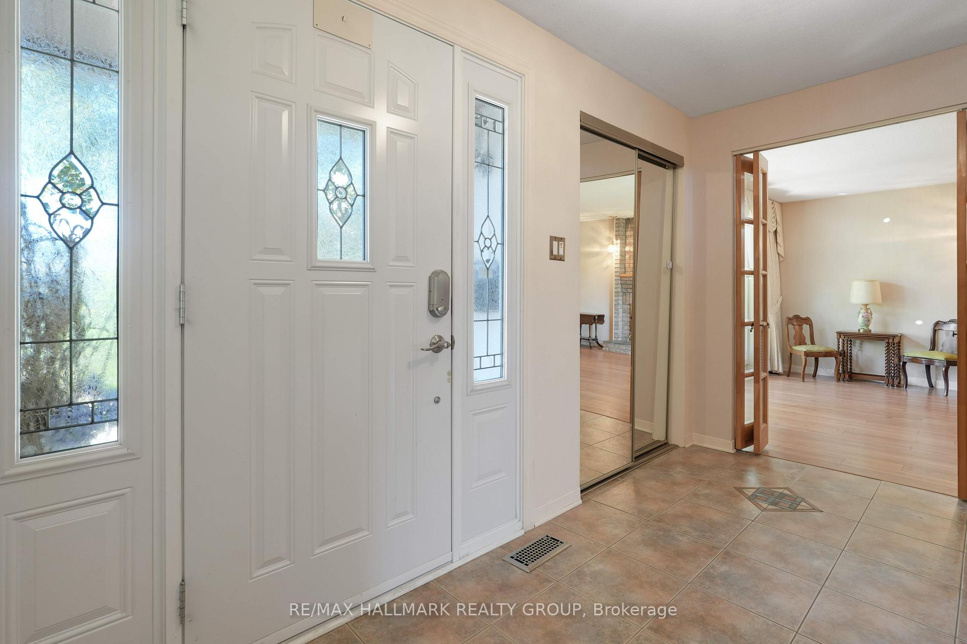 Photo 6 of 1 Northview Road, Ottawa, City View/Skyline/Fisher Heights/Parkwood Hills — HOMEH