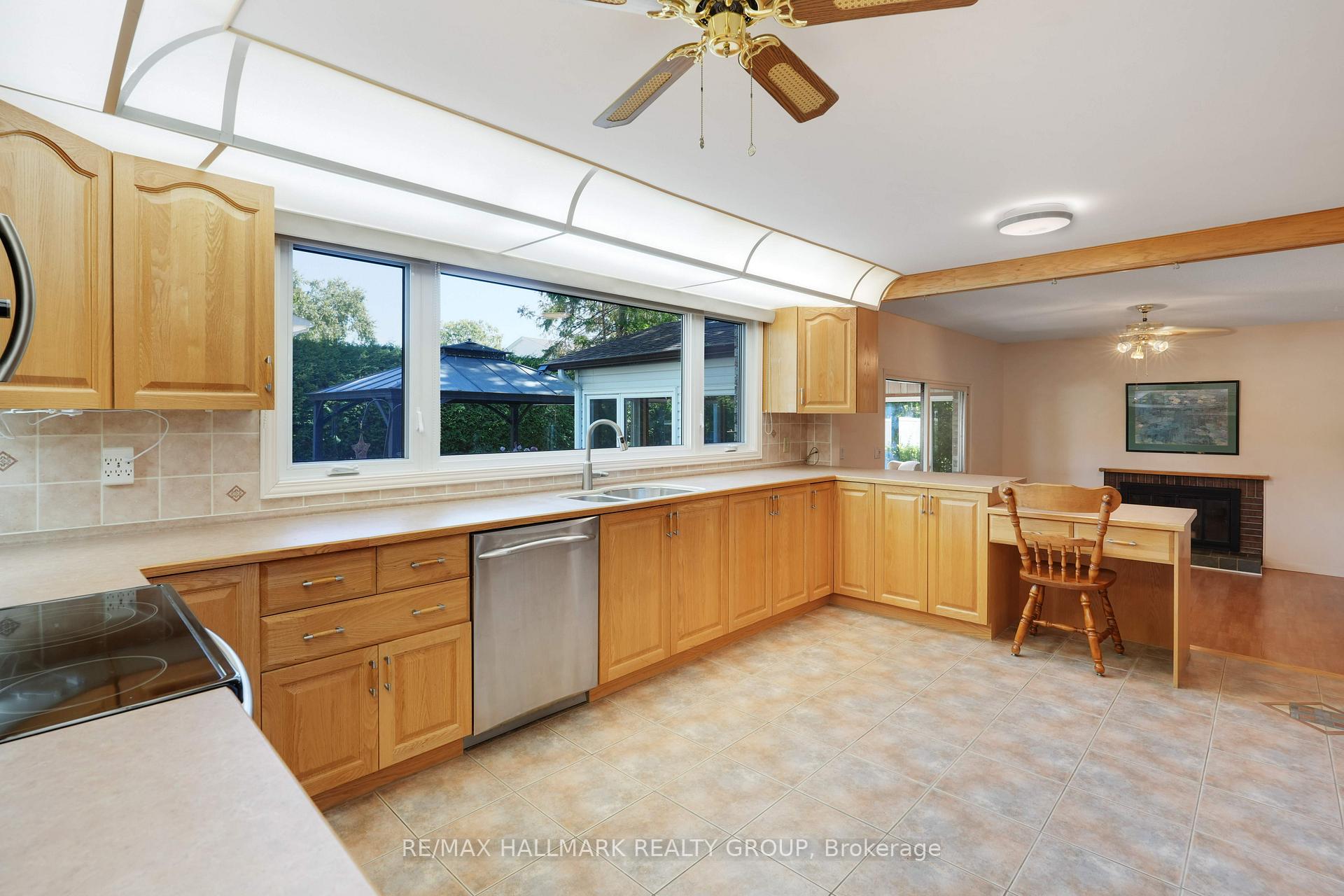 Photo 12 of 1 Northview Road, Ottawa, City View/Skyline/Fisher Heights/Parkwood Hills — HOMEH