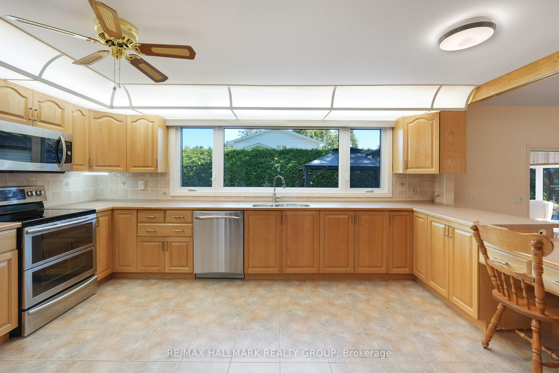Photo 13 of 1 Northview Road, Ottawa, City View/Skyline/Fisher Heights/Parkwood Hills — HOMEH