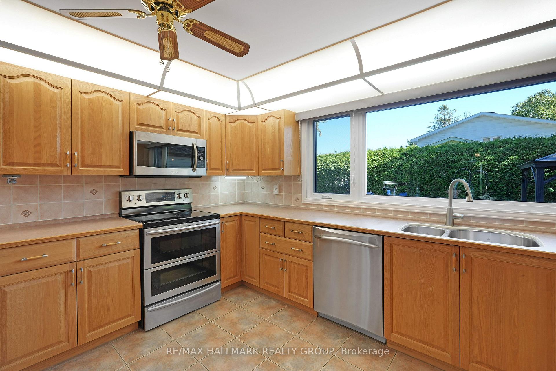 Photo 16 of 1 Northview Road, Ottawa, City View/Skyline/Fisher Heights/Parkwood Hills — HOMEH