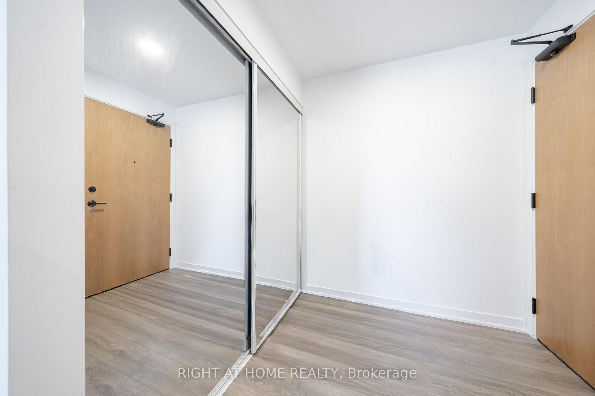 Photo 5 of Unit 211, 7950 Bathurst Street, Vaughan, Beverley Glen — HOMEH