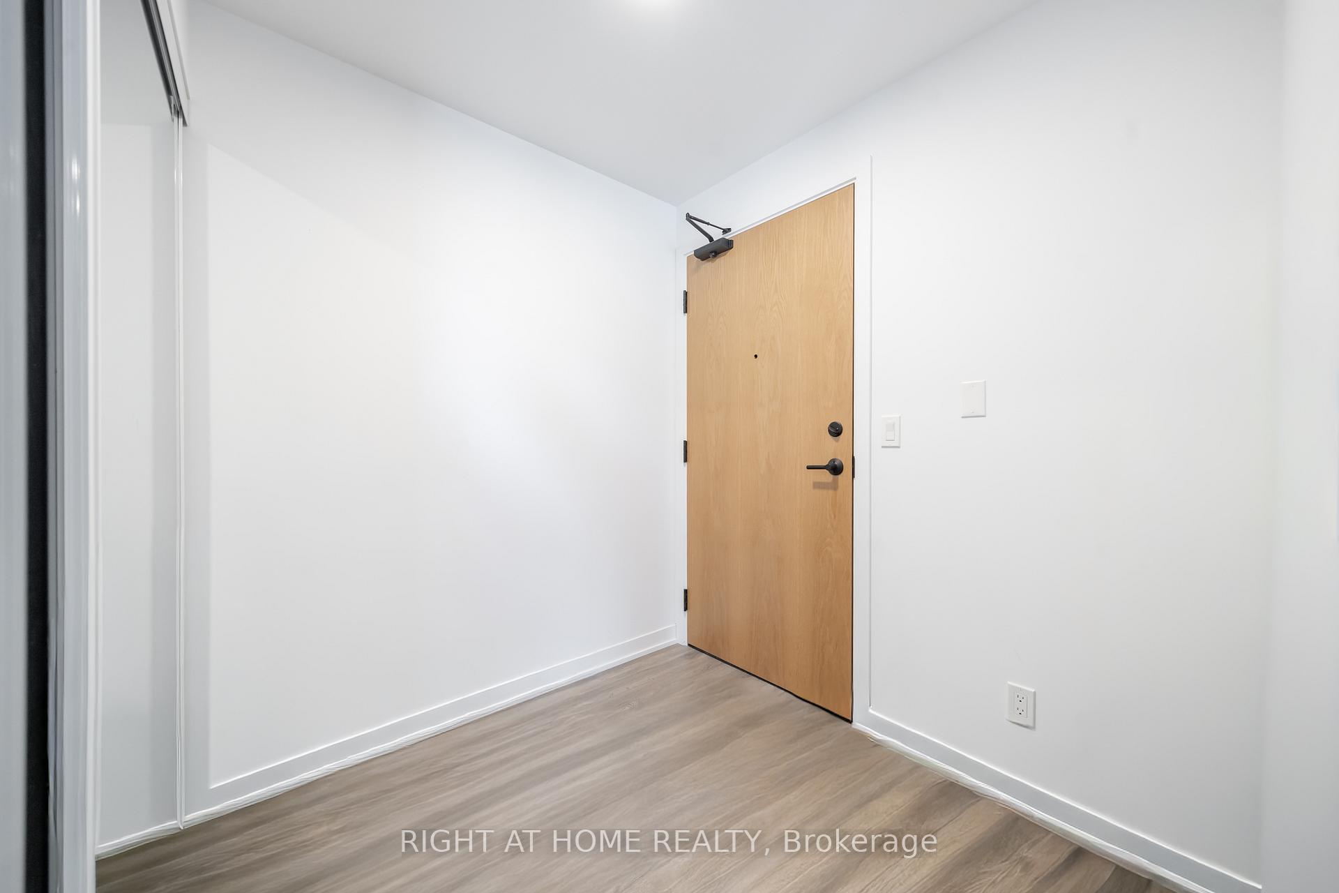 Photo 6 of Unit 211, 7950 Bathurst Street, Vaughan, Beverley Glen — HOMEH