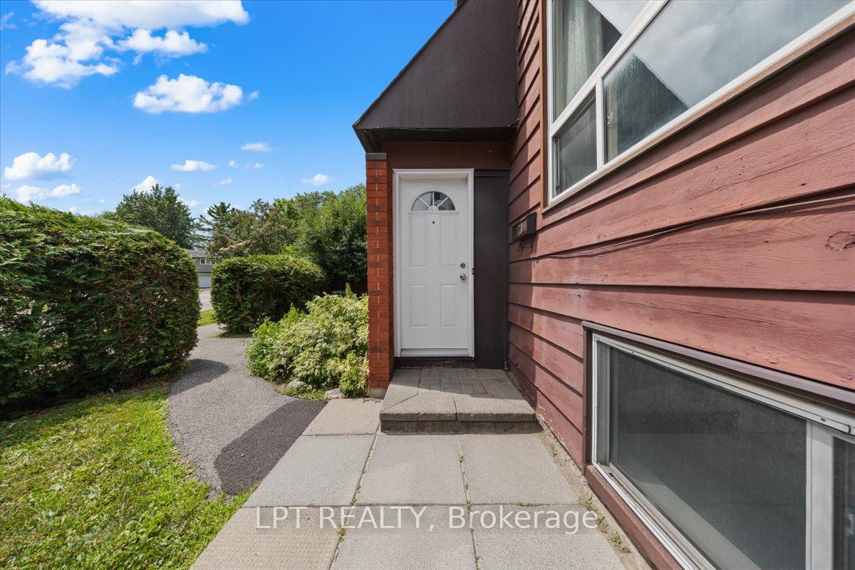Photo 3 of Unit F, 9F Banner Road, Ottawa, Sheahan Estates/Trend Village — HOMEH