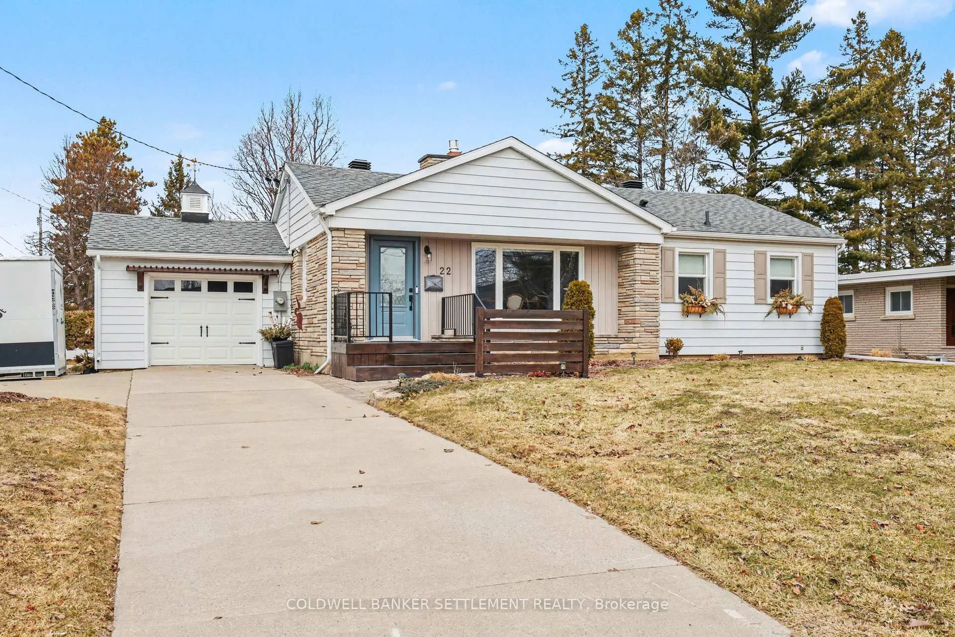 Front of 22 Broadview Avenue W