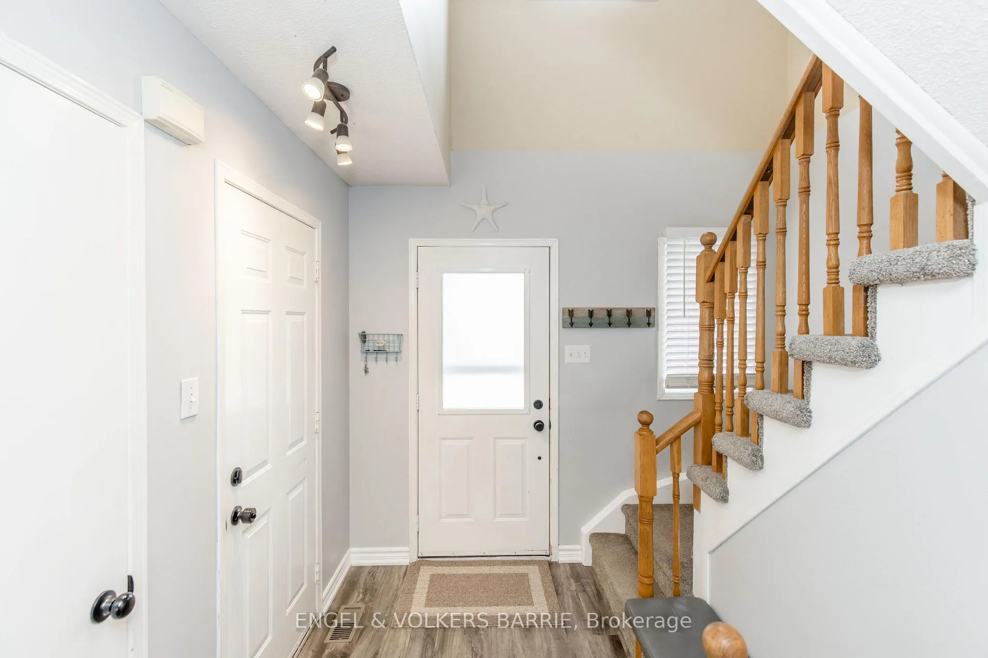 Photo 4 of 154 Pickett Crescent, Barrie, Painswick North — HOMEH