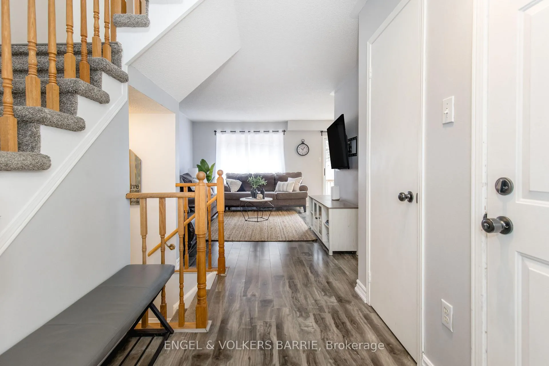 Photo 5 of 154 Pickett Crescent, Barrie, Painswick North — HOMEH