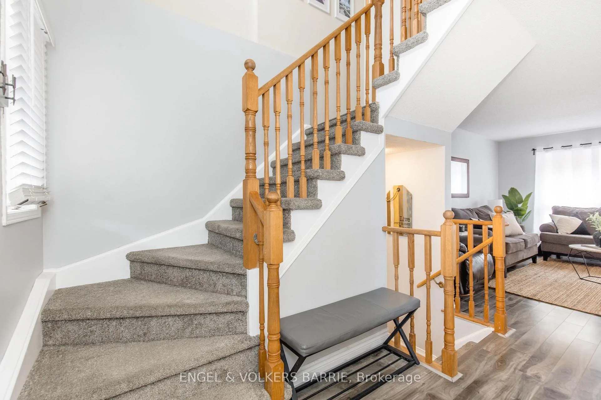Photo 6 of 154 Pickett Crescent, Barrie, Painswick North — HOMEH