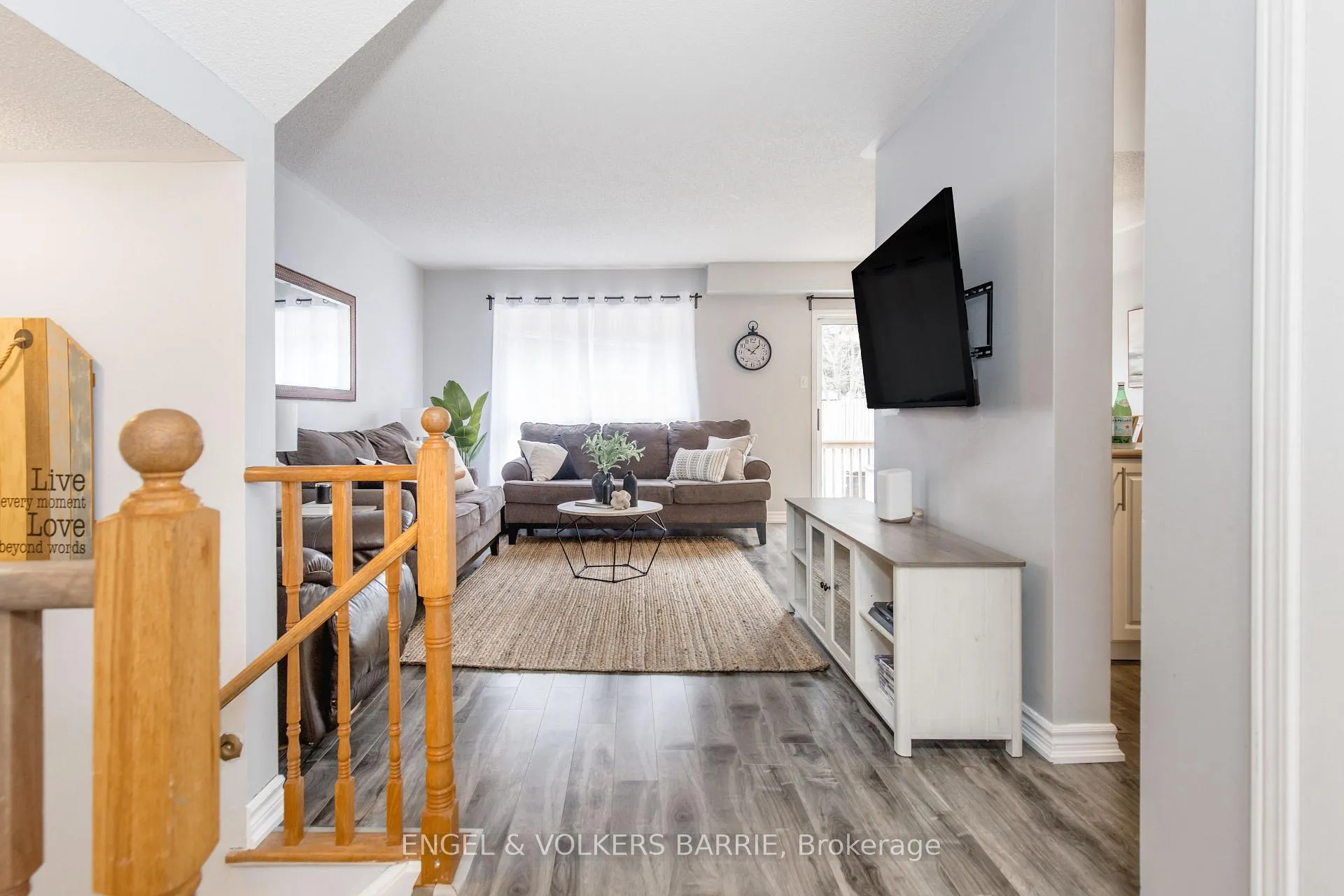 Photo 8 of 154 Pickett Crescent, Barrie, Painswick North — HOMEH