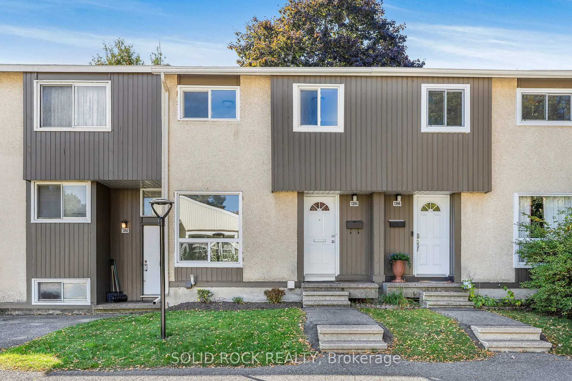 Photo 1 of 1394 Lassiter Terrace, Ottawa, Beaconwood — HOMEH