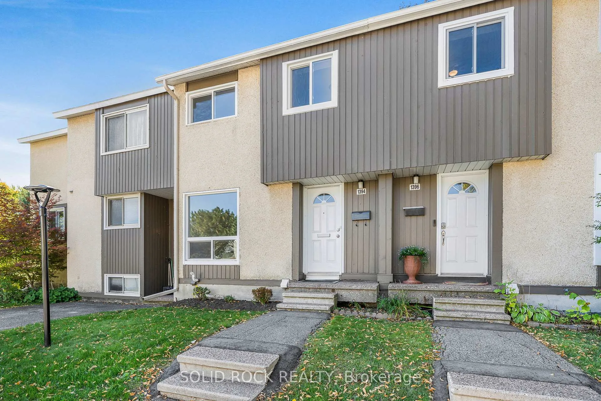 Photo 2 of 1394 Lassiter Terrace, Ottawa, Beaconwood — HOMEH
