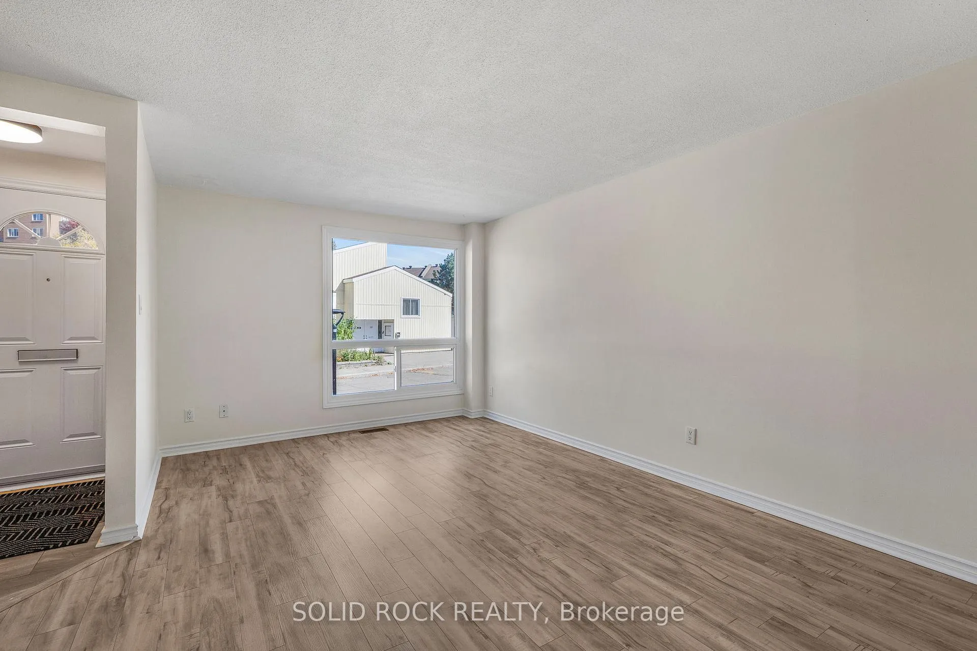 Photo 5 of 1394 Lassiter Terrace, Ottawa, Beaconwood — HOMEH