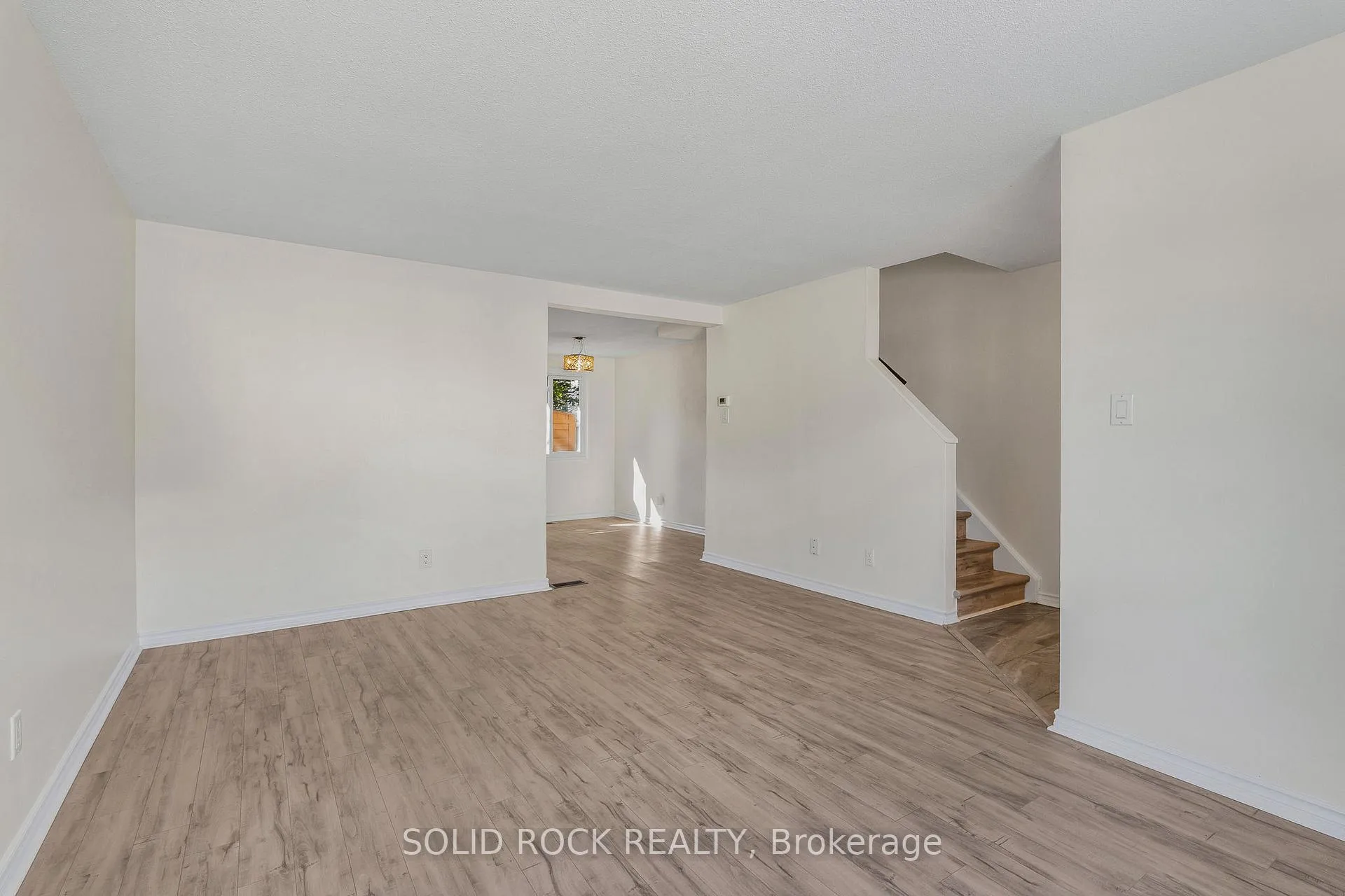 Photo 7 of 1394 Lassiter Terrace, Ottawa, Beaconwood — HOMEH