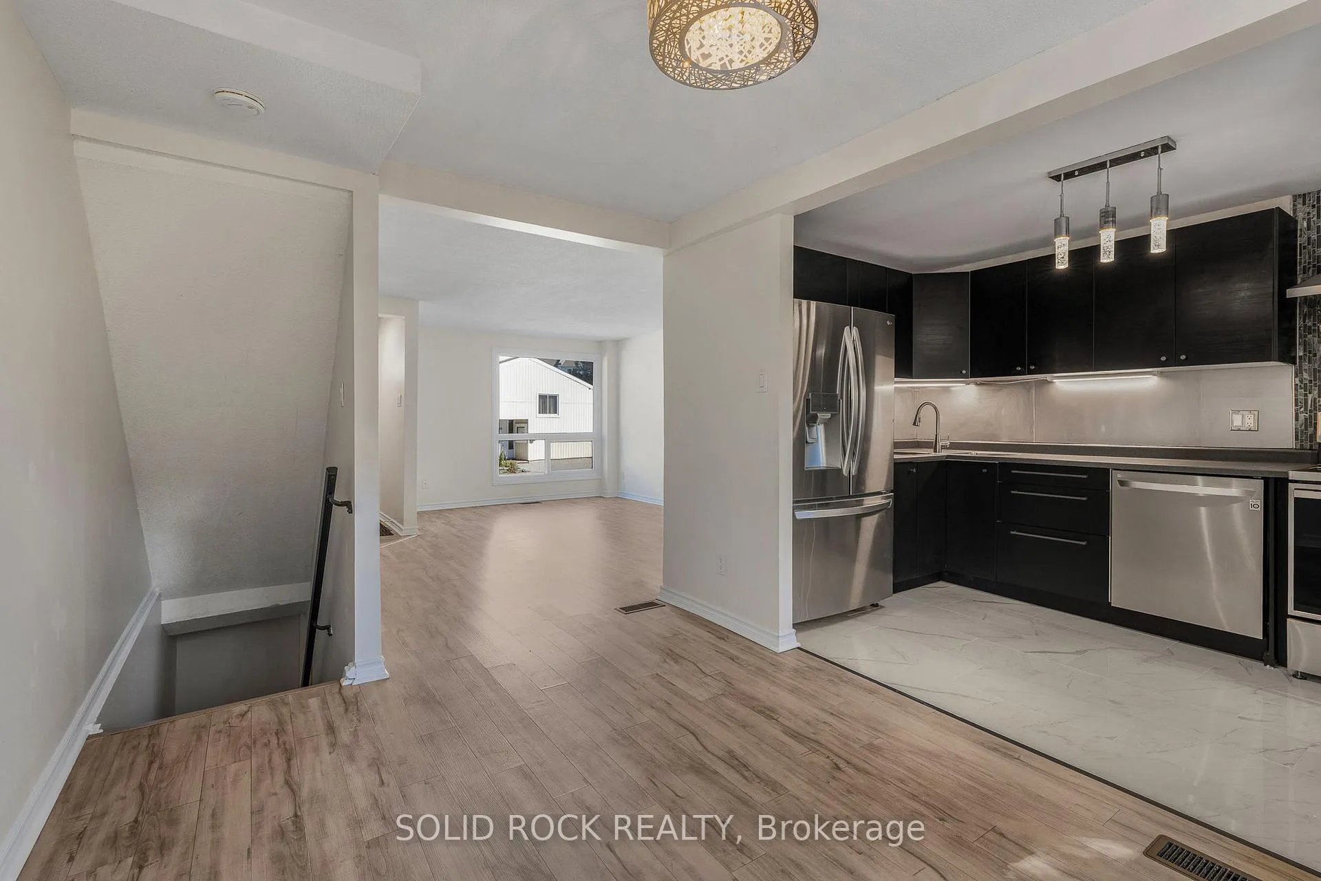Photo 9 of 1394 Lassiter Terrace, Ottawa, Beaconwood — HOMEH